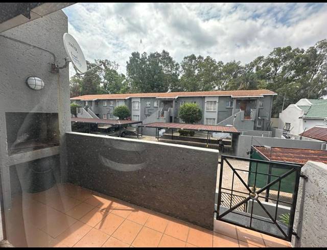 3 BEDROOM APARTMENT FOR SALE IN CASTLEVIEW